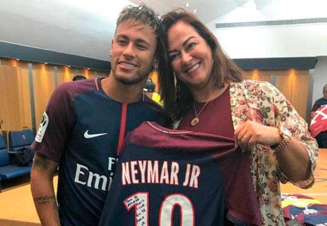 Em meio a polêmicas, mãe de Neymar manda recado para o jogador