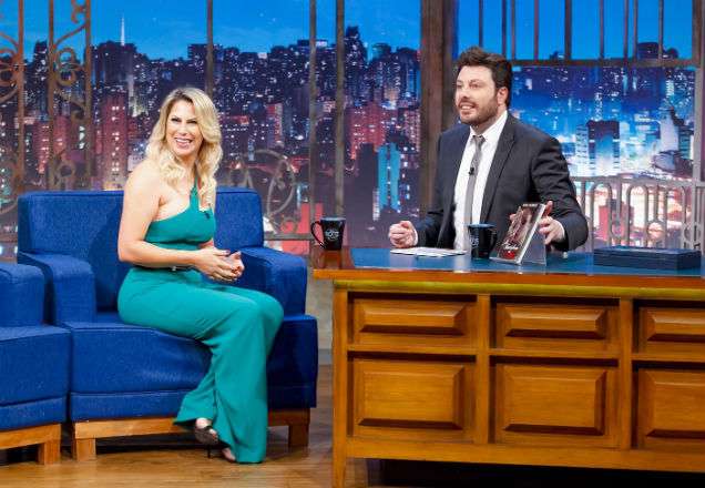 Danilo Gentili conversa com Maísa Pacheco no The Noite de segunda