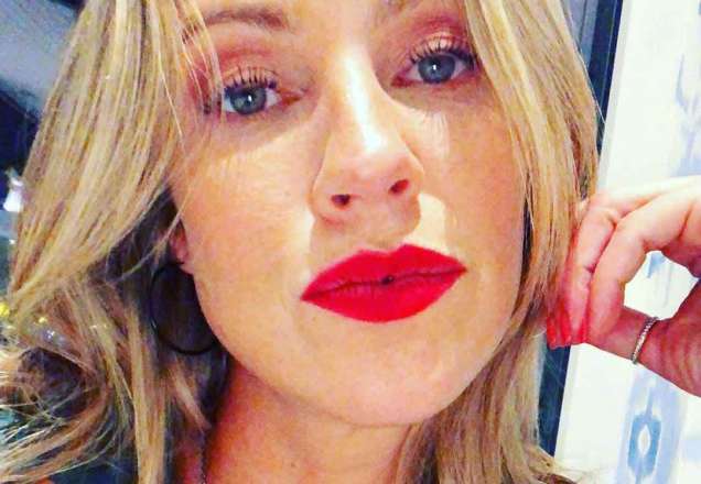 A fila andou? Luana Piovani posta foto ao lado de suposto affair