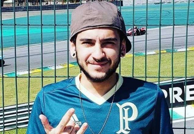 Cantor mirim famoso é morto com 20 facadas pelo melhor amigo e caso intriga público