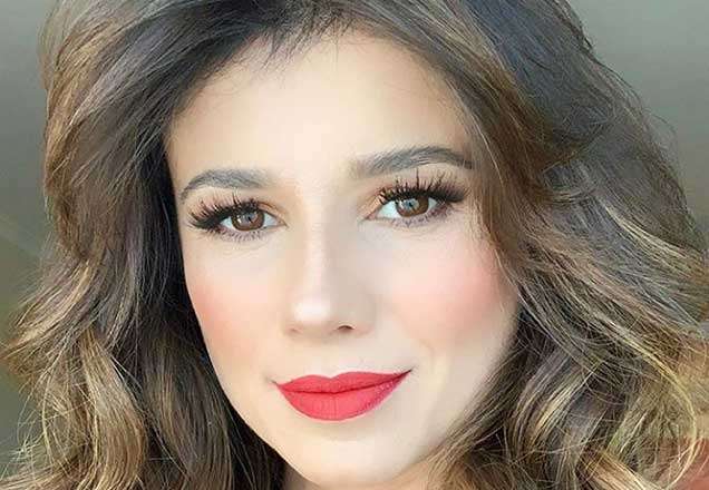 Paula Fernandes posta primeira foto com o novo namorado e se declara