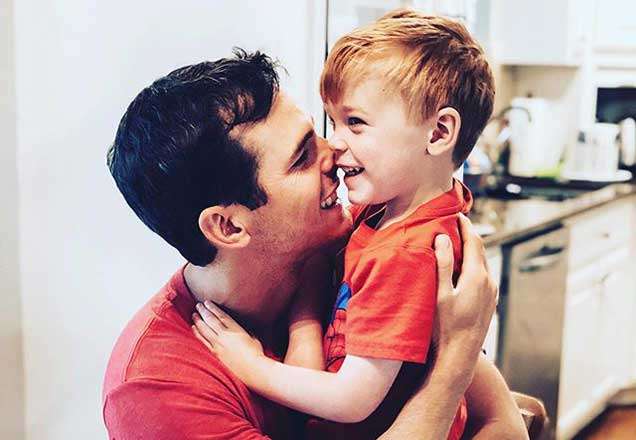 Cantor faz post em homenagem ao filho de 3 anos morto por afogamento