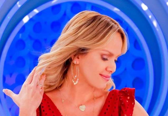 Eliana aposta em vestido vermelho neste domingo e arranca elogios de fãs: "Lindíssima"