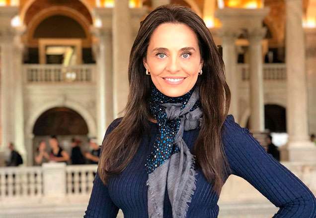 Tenso! Carla Vilhena se envolve em briga na web após reclamar de baile funk