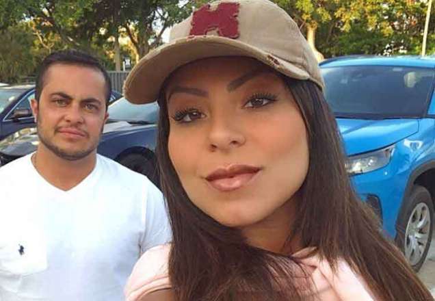 Andressa Ferreira mostra barriguinha de grávida pela primeira vez