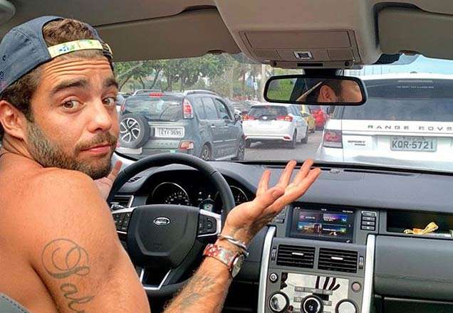 Filho de Scooby e Luana Piovani escuta música de Anitta e faz "chifrinho" na cabeça