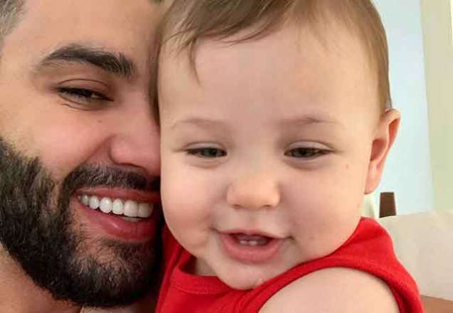 Gusttavo Lima toca piano com Samuel e explode o fofurômetro
