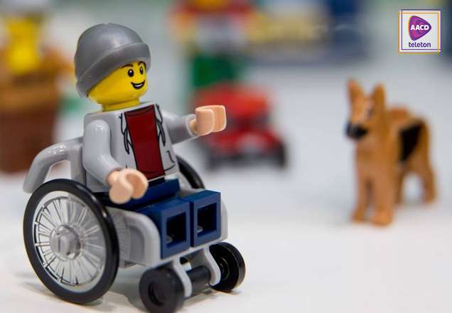 Lego cria seu primeiro boneco que usa cadeira de rodas