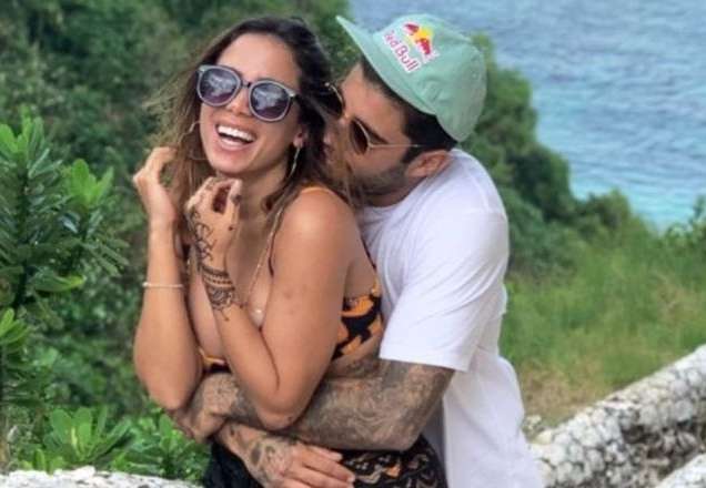 Controladora, Anitta revela ter a senha do celular do Pedro Scooby