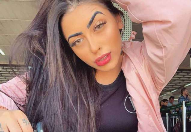 MC Mirella abandona palco durante show e é vaiada pelo público