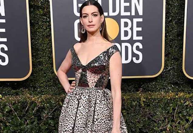 Anne Hathaway mostra barrigão e revela segunda gravidez