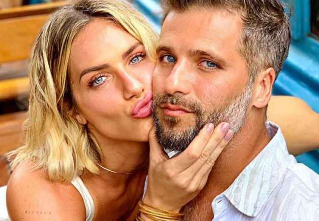 Pela primeira vez, Giovanna Ewbank e Bruno Gagliasso divulgam foto de Bless
