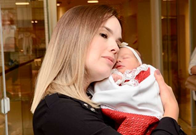 Thaeme posta a foto mais fofa de Liz até agora e encanta geral