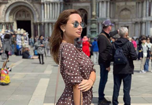 Influenciadora é encontrada morta dentro de uma mala