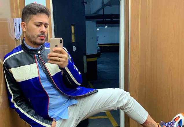 Carlinhos Maia doa fogão e geladeira para catadores de rua