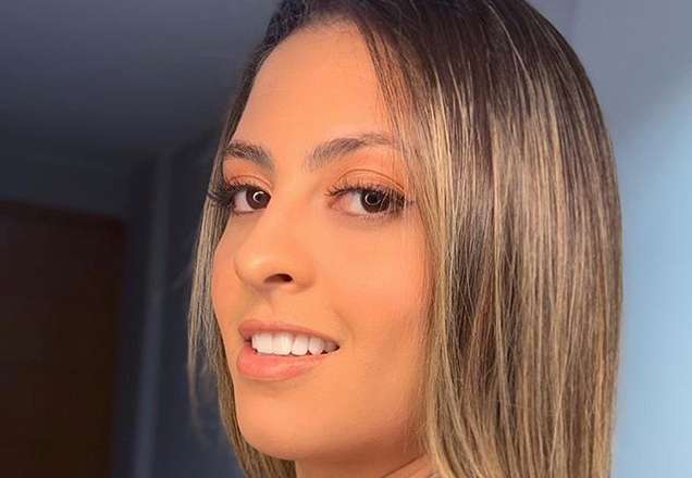 Aos 21 anos, filha de Romário perde 18 quilos e surge em cliques de biquíni na praia