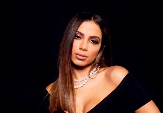 Tudo de mentira? Anitta revela partes de seu corpo que foram modificadas