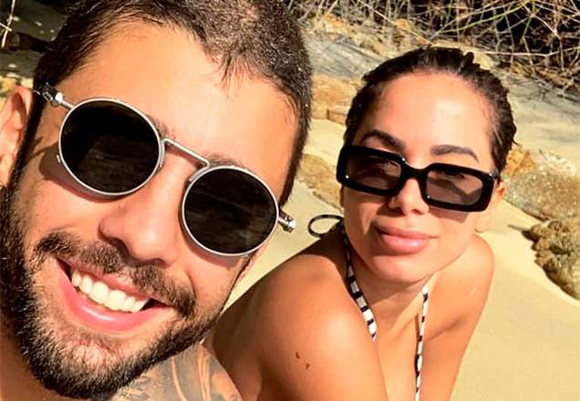 Fã diz que Pedro Scooby é encostado e Anitta dá a melhor resposta