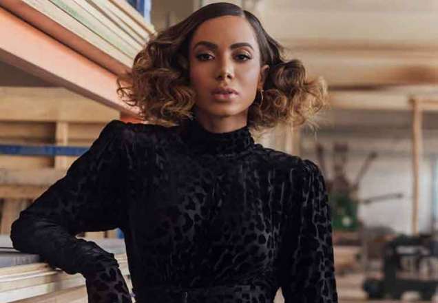 Anitta faz novo convite para parceria com Joelma e é esnobada