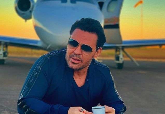 "Tia" de Eduardo Costa é impedida de tirar foto com o cantor; veja o flagrante