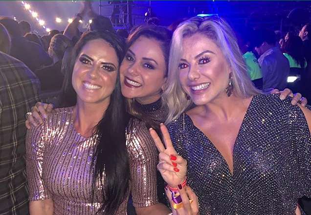 Em encontro dos "Amigos", mulher de Leonardo posta foto com esposas atuais de sertanejos e causa