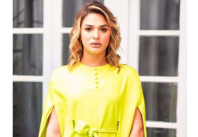 Walcyr Carrasco precisa reescrever cena com personagem transsexual