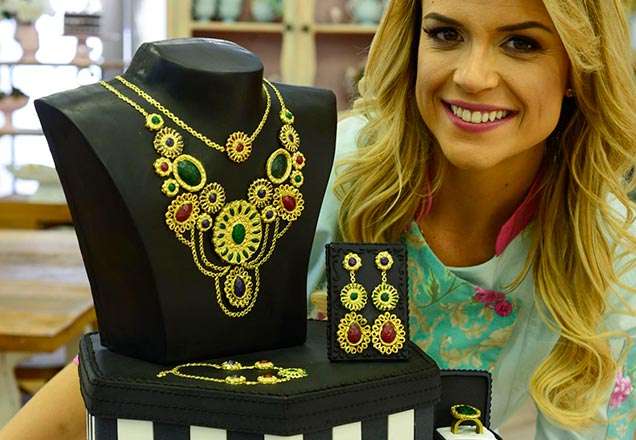 Confeiteiros criam busto de joias no Bake Off Brasil deste sábado