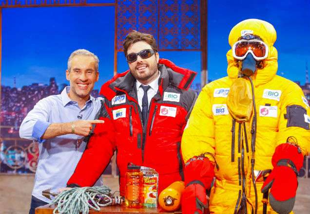 Danilo Gentili entrevista o alpinista brasileiro Rodrigo Raineri