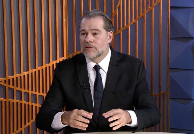 Novo "Poder em Foco" estreia com entrevista reveladora de Dias Toffoli