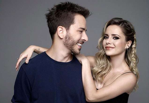 Sandy e Junior lotam shows fora do país e contam tudo ao Fofocalizando