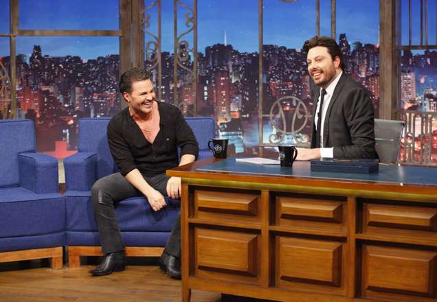 Eduardo Costa revela intimidades a Danilo Gentili no The Noite desta quarta-feira