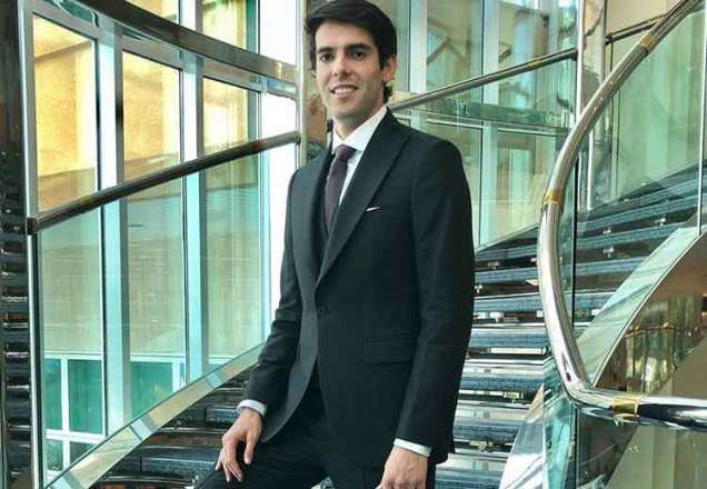 Com casamento marcado, Kaká tenta voltar para a ex, Carol Celico
