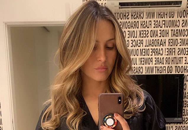 Claudia Leitte aparece com filha nos braços e encanta web