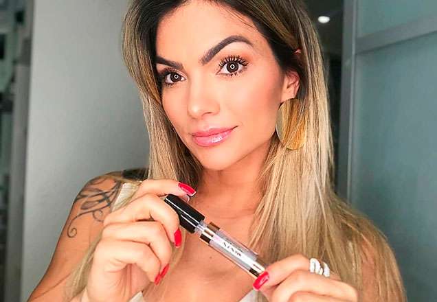 Kelly Key mostra corpaço ao posar de biquíni coladinha com o marido