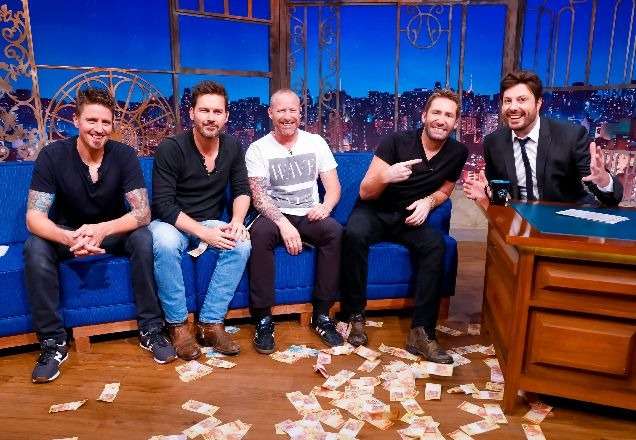 The Noite recebe a banda Nickelback e o ator Lochlyn Munro no programa desta sexta-feira (18)
