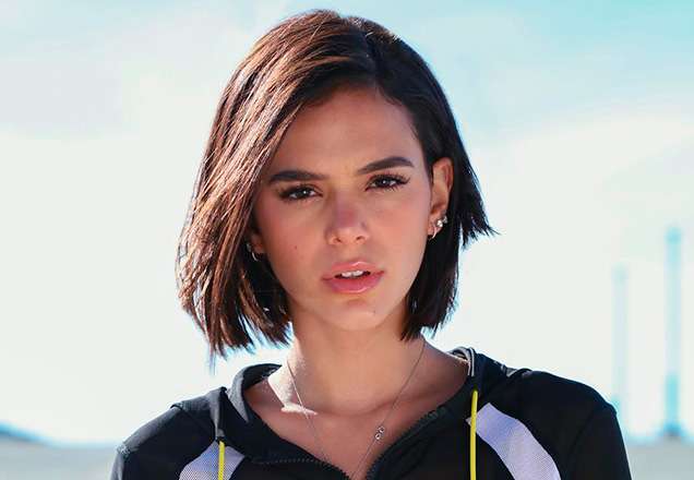Bruna Marquezine rasga o verbo ao falar sobre vazamento de óleo no Nordeste