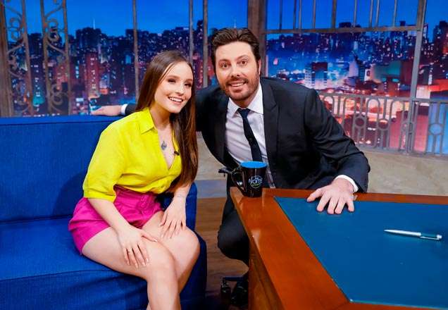 Larissa Manoela fala sobre a maioridade e o futuro de sua carreira no The Noite de hoje