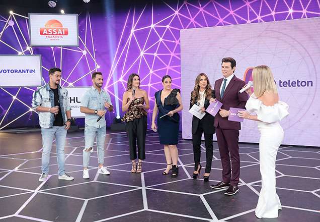 Rebeca Abravanel relembra casamento após pegar buquê no Teleton 2018