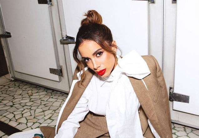 Anitta anuncia "Brasileirinha", novo projeto totalmente em português