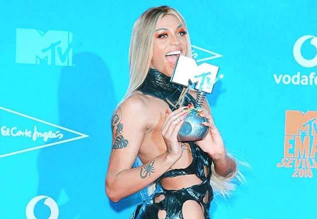 Pabllo Vittar desbanca Anitta em premiação internacional
