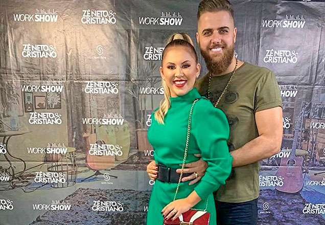 Junto e misturado! Zé Neto e Natália Toscano fazem chá revelação durante festa de casamento. Assista
