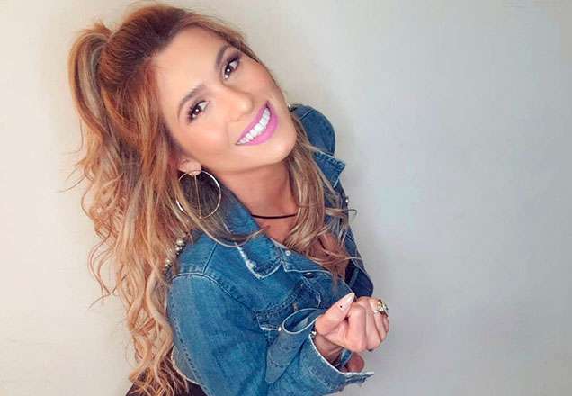 Dama de vermelho! Lívia Andrade aposta em decote profundo e arranca elogios