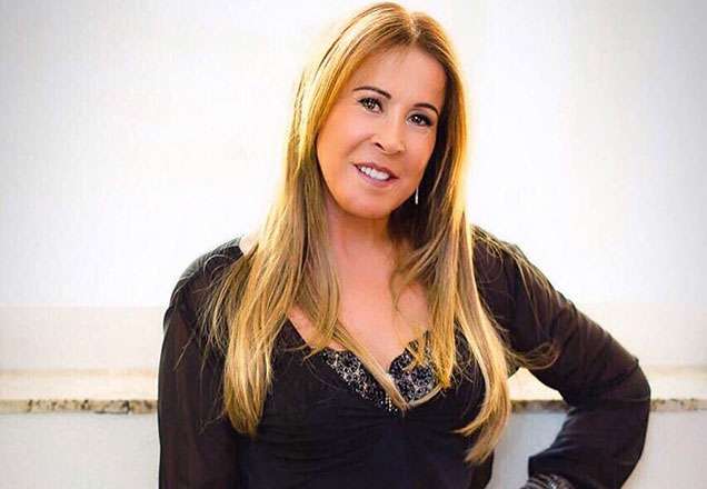 Aos 61 anos, Zilu Camargo faz ensaio e aparece deslumbrante