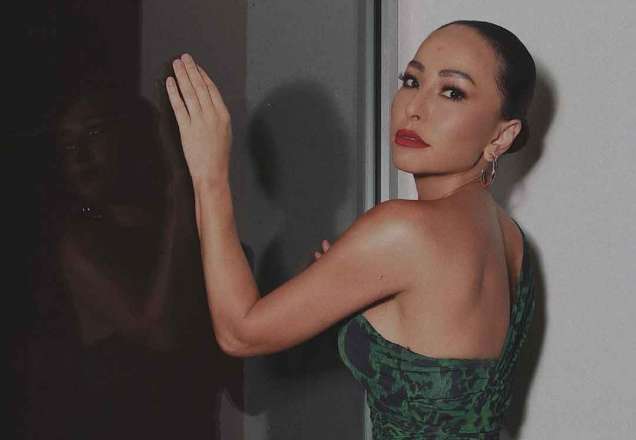 Sabrina Sato aposta em fenda poderosa e leva fãs ao delírio