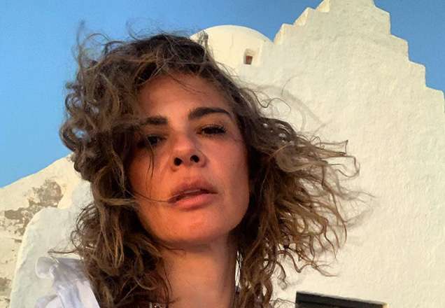 Luciana Gimenez abusa de seu lado dominador e surge de coleira e roupa transparente
