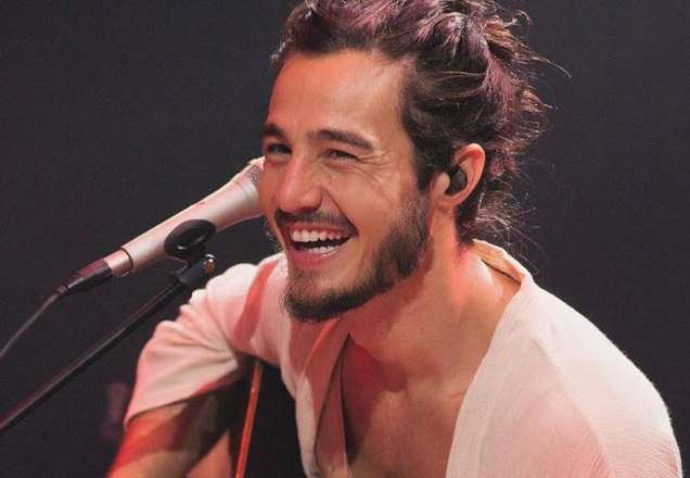 Tiago Iorc assume namoro com Duda Rodrigues no Grammy Latino