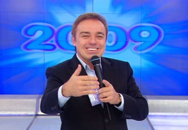 Golpe! Assessoria de Gugu denuncia falso organizador de velório e engana famosos; entenda