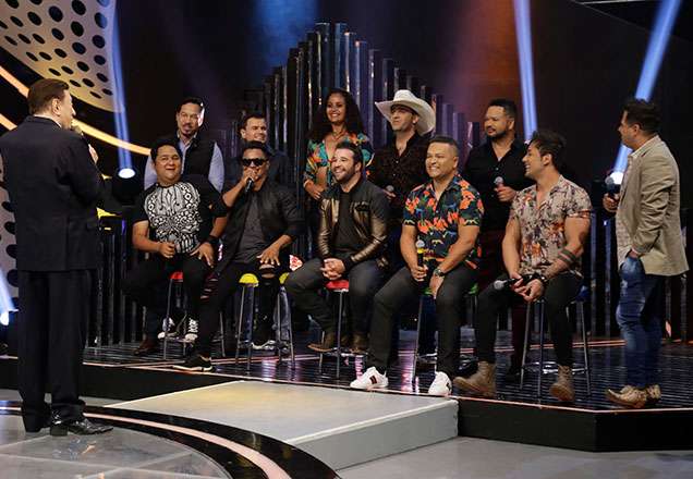 Raul Gil exibe os quadros Jogo do Banquinho especial sertanejo neste sábado