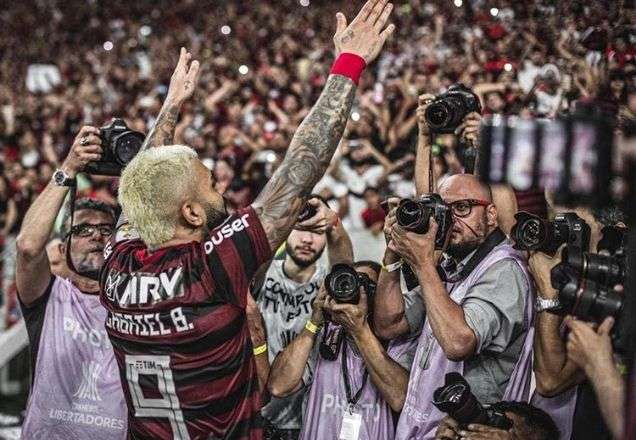 Campeão da América, Gabigol tatua "Liberta" e pede mais