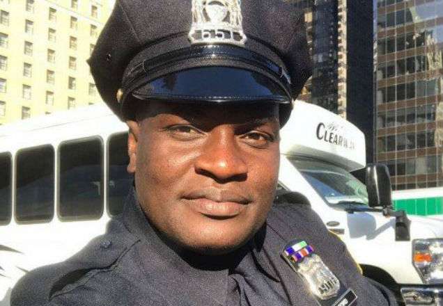 Mudança radical? Jacaré, ex-dançarino do É o Tchan, aparece vestido de policial no Canadá